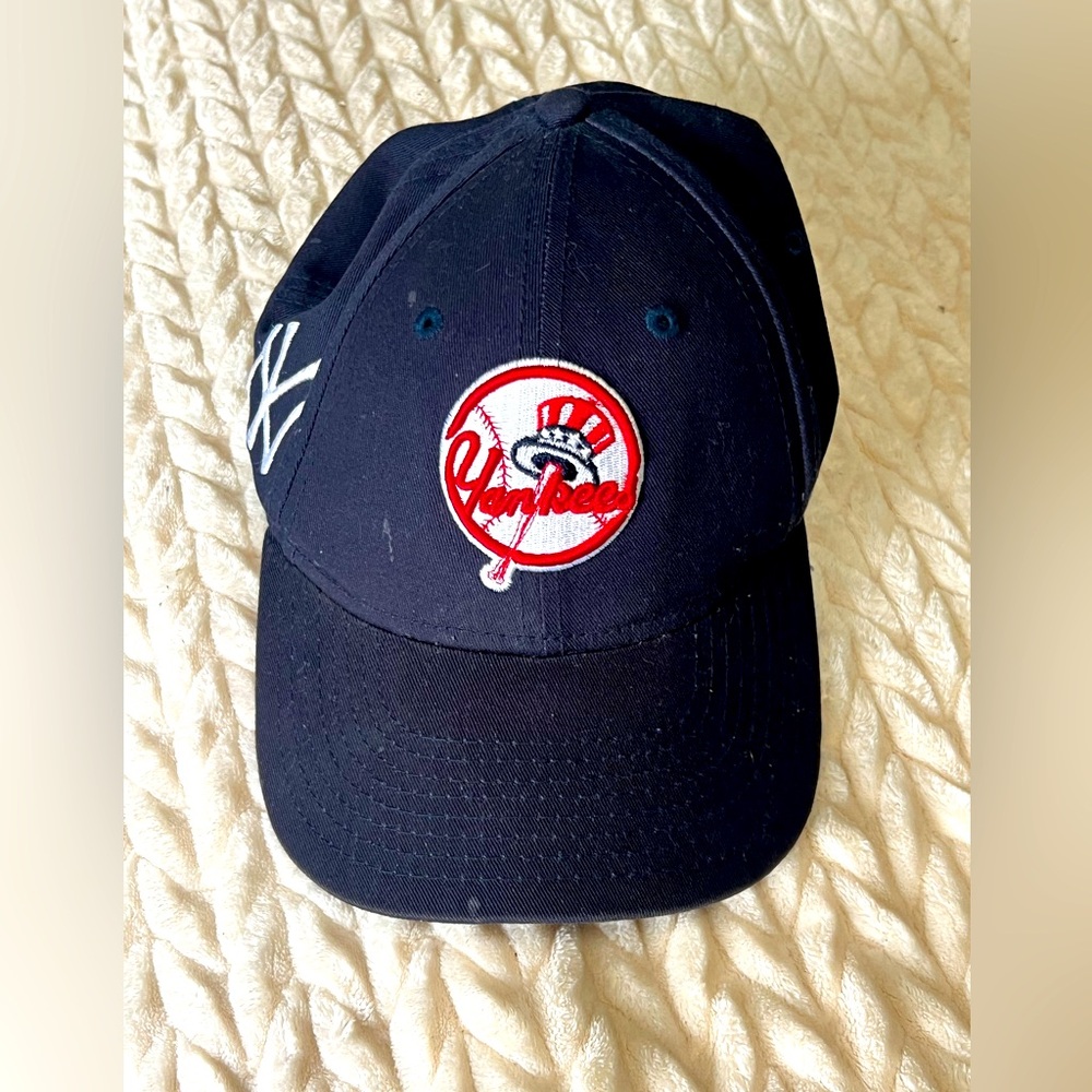 New Era 9FORTY New York Yankees Adjustable Cap Navy Blue MLB GenuineMerchandise